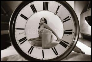 cca 1976 Vegyes összeállítás az aktfényképezés műfajából, 13 db vintage NEGATÍV, 24x36 mm