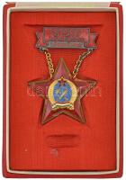 ~1950. Szakma kiváló dolgozója - Könnyűipar Rákosi-címeres zománcozott fém kitüntetés, eredeti tokban T:2