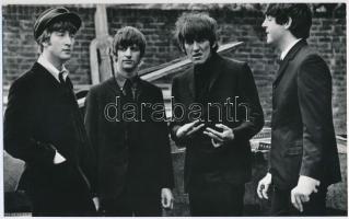 cca 1964 Beatles együttes, 1 db vintage fotó Fekete György (1904-1990) budapesti fényképész hagyatékából, 14,8x24 cm