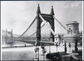 cca 1910 Egy szép felvétel a régi Erzsébet hídról, Fekete György (1904-1990) budapesti fényképész hagyatékából 1 db - vélhetően másolati - NEGATÍV (3,6x4,9 cm) + az erről készült mai nagyítás, 13x18 cm