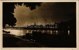 1931 Budapest, Ferenc József híd esti világításban (EK)