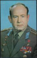 Alekszej Leonov (1934- ) szovjet űrhajós aláírása képeslapon / Signature of Aleksey Leonov (1934- ) Soviet astronaut on postcard