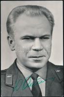 Jurij Artyuhin (1930-1998) szovjet űrhajós aláírása képeslapon / Signature of Yuriy Artyukhin (1930-1998)  Soviet astronaut on postcard