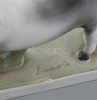 Zsolnay porcelán bika, kézzel festett, jelzett, sérült, 29×15 cm