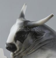 Zsolnay porcelán bika, kézzel festett, jelzett, sérült, 29×15 cm