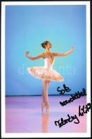 Felméry Lili táncosnő, balerina aláírása az őt ábrázoló képen