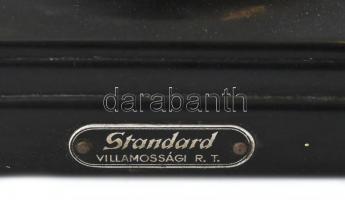 Standard Villamossági Rt., régi bakelit tárcsázós telefon, "M. Kir. Posta" fémtáblával, fa...