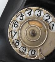 Standard Villamossági Rt., régi bakelit tárcsázós telefon, "M. Kir. Posta" fémtáblával, fa...