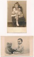 2 db RÉGI fotó: gyermek és játék / 2 pre-1945 photos: children, toys
