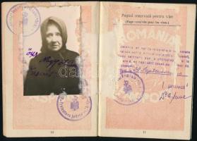 1929 Fényképes román útlevél, illetékbélyegekkel, fényképes oldal sérült