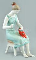 Hollóházi porcelán lány paprikával, kézzel festett, jelzett, kopásnyomokkal, m: 25 cm