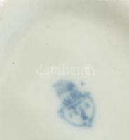 Zsolnay porcelán kisfiú labdával, kézzel festett, jelzett, alsó peremén apró csorbával, m:11,5 cm (t...