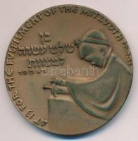Izrael 1978. 13 esztendős korban a vallási törvények teljesítésére van a fiú kötelezve kétoldalas, bronz emlékérem, peremen jelzett és sorszámozott 17930, műanyag tokban (59mm) T:1 patina Israel 1978. At 13 for the fulfilment of the Mitzvoth - double-sided bronze commemorative medallion, marked and numbered on edge 17930 in plastic case (59mm) C:UNC patina