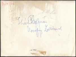 cca 1960-1970 Ihász Kálmán (1941-2019) labdarúgó Novotny Zoltán (1940- ) sportriporterrel, feliratoz...