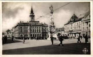1943 Újvidék, Novi Sad; Országzászló tér, Városháza, rendőr. Keller és Kiss kiadása / square, town hall, policeman (EK)