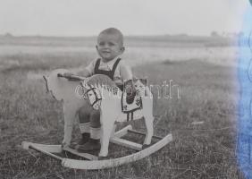 Üvegnegatívok vegyes témában, karácsony, gyerekjáték, portrék, stb., 17 db, 6,5×9 cm