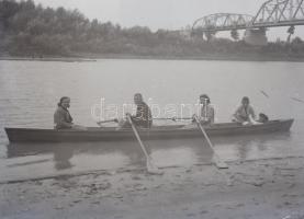 Üvegnegatívok vegyes témában, karácsony, gyerekjáték, portrék, stb., 17 db, 6,5×9 cm