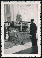 1938 A Szent Jobb Esztergomban, fotó, 9×6 cm