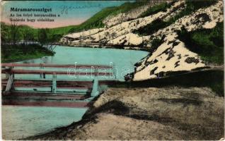 1917 Máramarossziget, Sighetu Marmatiei; Iza folyó kanyarodása a Szalaván hegy oldalában, fahíd. Kaufman kiadása / Iza river, wooden bridge (EK)