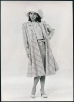 cca 1960-1980 Divatfotók, 4 db, 24×18 cm