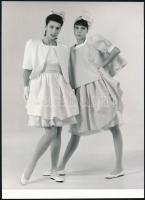 cca 1960-1980 Divatfotók, 4 db, 24×18 cm