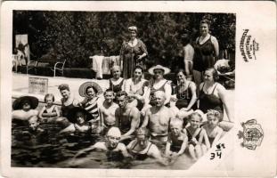 1940 Hajdúszoboszló, gyógyfürdő, fürdőzők csoportja. Czeglédy photo (fa)