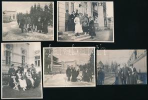 1918 Tátraszéplak, állomáson, csoportképek épületek előtt, 5 db fotó, 7×10 és 8×11 cm