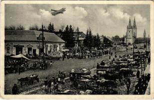 Gálszécs, Secovce; piac árusokkal, repülőgép és autóbusz, zsidó üzlet és Eugen Klein üzlete / market with vendors, aircraft and autobus, Jewish shop / Dverné Zidovske druzstvo (EK)