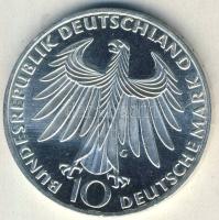 NSZK 1972G 10M Ag "Olimpia-játékosok" T:2/2+ apró ph.