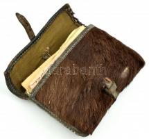 cca 1942-1943 Vegyes tábori postai és vöröskeresztes levelezőlap tétel, bőr tartóban kb 50 db egy sz...