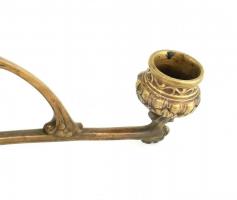 Dekoratív, állítható karú fali gyertyatartó, réz, fa alapon, 21x14 cm, h: 21 cm