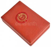 1954. "Munka Érdemérem" zománcozott bronz kitüntetés mellszalagon, szalagsávval, eredeti t...