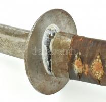 Vakizasi - wakizashi. XX. század első fele. A markolata rájabőrrel borított, amely bőrrel van beteke...