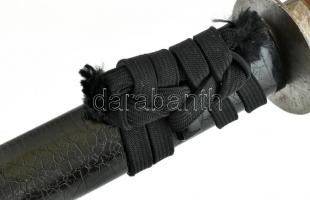 Vakizasi - wakizashi. XX. század első fele. A markolata rájabőrrel borított, amely bőrrel van beteke...