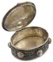 Tibeti ékszertartódoboz, ezüstözött fém, filigrán sodronnyal díszítve, drágakövekkel ékítve, (holdkő...