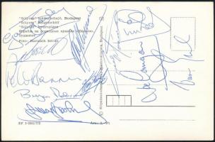 cca 1981-1987 Angol futballisták autográf aláírásai, köztük Bryan Robson (1957- ) és Gary Bailey (1958- ), a Manchester United F.C. játékosai, budapesti képeslap hátoldalán