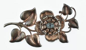 Ezüst (Ag) Art deco virág bross, csiszolt üveg kővel. Jelzett (Sterling), kis kopásnyomokkal, 8x4,5 cm, bruttó: 19 g