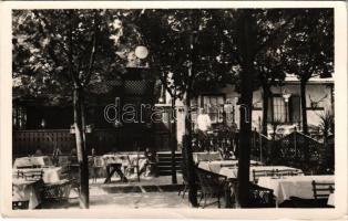 Budapest XII. Farkasvölgy, Ördögorom csárda az 59-es villamos végállomásánál, kert