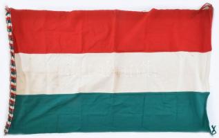 Nemzetiszínű zászló, kissé foltos, 72x115 cm