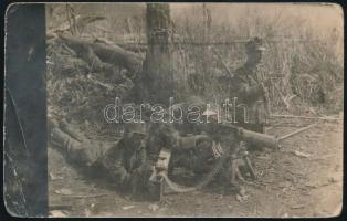 1917 Emlékkép az I. világháborúból, golyószóróval, Kőrösmező vidékéről, hátoldalt részletes leírással, felületén törésnyomok, 8,5×13,5 cm