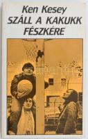 Kesey, Ken: Száll a kakukk fészkére. Ford.: Bartos Tibor. Bp., 1988, Árkádia. Kiadói papírkötés, kissé kopott borítóval.