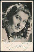 Kelly Anna (1919-1965) énekesnő saját kezű dedikációja és aláírása az őt ábrázoló fotólapon, kis kopásnyomokkal a sarkain, az egyik alsó sarkán törésnyommal, 14x9 cm