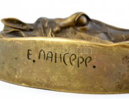 Lófejes tálka, jelzett, öntött, patinázott bronz, kopásnyomokkal. 13x11cm