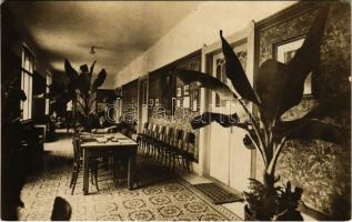 1932 Budapest II. Manréza férfi lelkigyakorlatos ház, belső, olvasóterem. Labanc utca 57. (Rb)