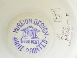 Szatmáry Sarolta: Jardiner, múzeumi másolat, színes mázakkal festett kerámia, jelzett. m:17cm