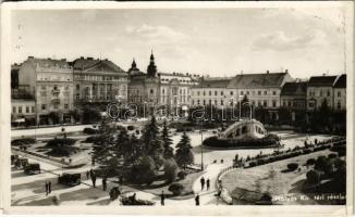 Kolozsvár, Cluj; Mátyás király tér, automobilok, gyógyszertár, üzletek / square, automobiles, pharmacy, shops (EK)