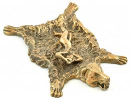 Akt medvebőrön. Réz, vadász dísztárgy 12x18 cm