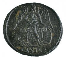 Római Birodalom / Siscia / I. Constantius 334-335. AE Follis Br (2,34g) T:2 Roman Empire / Siscia / Constantius I 334-335. AE Follis Br CONSTAN-TINOPOLIS / dot BSIS dot (2,34g) C:XF RIC VII 241