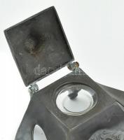 Ón tintatartó üvegbetéttel, kopott, sérült, népi szecessziós relief motívummal. m:9cm