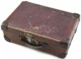 Kis bőröndnyi papírrégiség